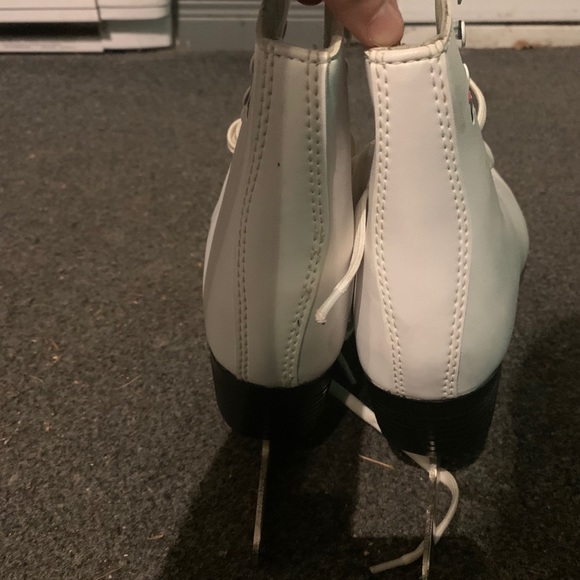 Amazing white fila iceskate - Picture 4 of 6